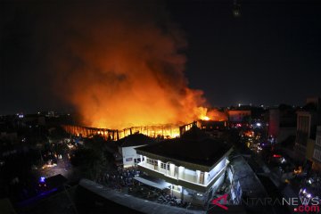 Pasar tradisional Pronojiwo Lumajang terbakar