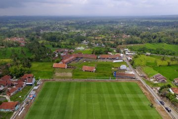 Semangat Cisayong membangun lapangan bola berstandar internasional