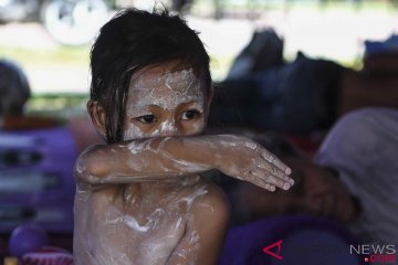 Jenazah korban gempa dan tsunami segera dimakamkan