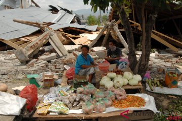 Penyintas Gempa Palu-Donggala Mulai Berjualan