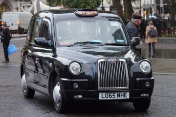 Taksi listrik London "Black Cab" beroperasi di Paris