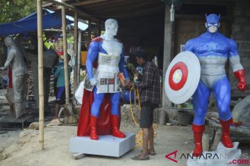 Produksi Patung Karakter Superhero