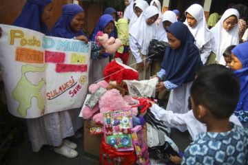 Sumbangan mainan untuk anak-anak korban gempa dan tsunami Sulteng