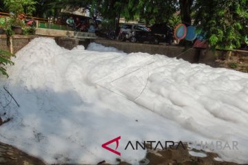 PENCEMARAN KALI BEKASI