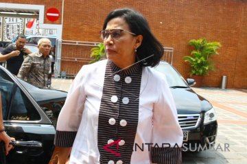 SRI MULYANI KUNJUNGI CRISIS CENTRE