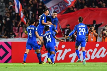 Klasemen akhir Grup B, Thailand pertama didampingi Filipina