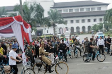 Puluhan hadiah dibagikan dalam gowes bersama Presiden