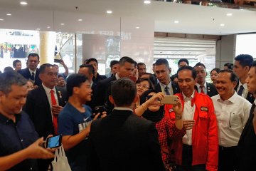 Jokowi ke Lucky Plaza beli bebek kremes