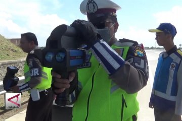 Polisi gunakan “Speed Gun” untuk tilang di jalan tol