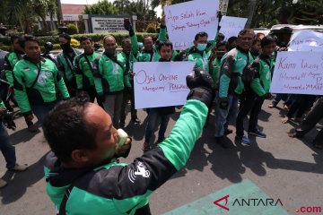 Pengamat sebut ojek daring akan jadi angkutan umum bila tarifnya diatur