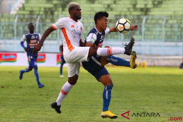 Arema Kalahkan Perserui