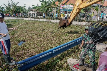 Bersihkan Sungai Guna Antisipasi Banjir