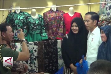 Presiden Jokowi borong batik di Pekalongan