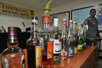 Polisi amankan ratusan kantong minuman keras oplosan di Cianjur
