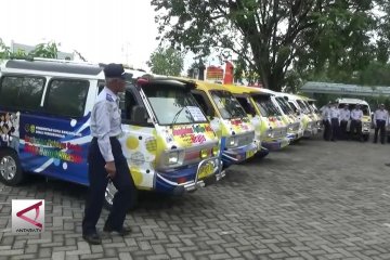 Pelajar Banjarmasin bersekolah dengan Taksi Ceria