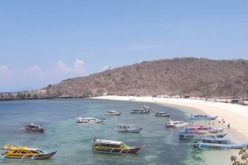 Pantai Pink butuh jalan mulus