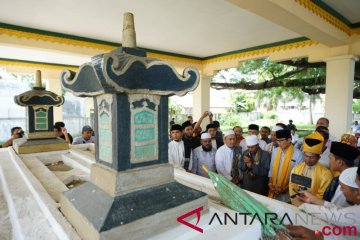 Sandiaga Uno ziarahi makam raja Islam pertama di Indonesia