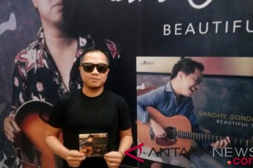 Sandhy Sondoro dedikasikan album baru untuk almarhum adik