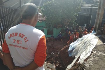 Anies pertanyakan IMB saat tinjau lokasi longsor Pasar Rebo