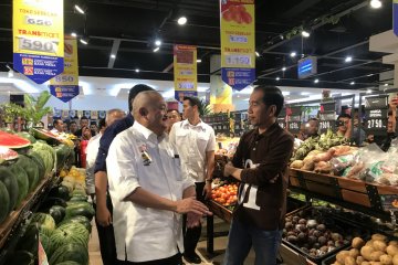 Presiden cek harga beras di pasar ritel Palembang