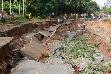 Jalan Amblas di Sijunjung