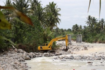 Air Sungai Batang Saman meluap