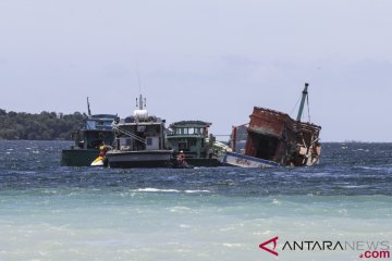 Lanal Ranai musnahkan tiga kapal ikan Vietnam