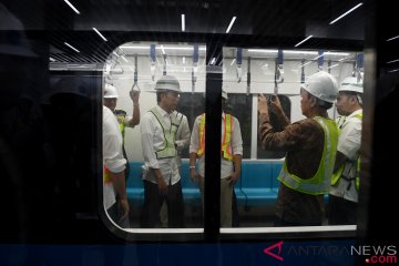 Presiden Jokowi Jajal MRT Jakarta