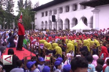 5.000 Anak cetak Rekor Dunia Angklung