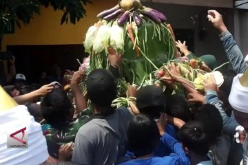 Warga rangkah Surabaya suguhkan “Grebeg Maulud”