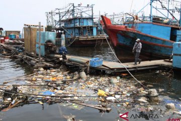 Sampah yang masuk ke Teluk Jakarta dominan plastik, utamanya styrofoam