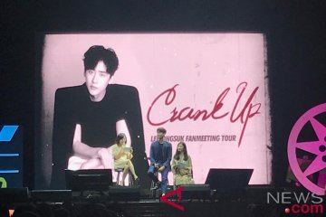 Lee Jong-suk nyanyi sambil main piano di temu penggemar Jakarta