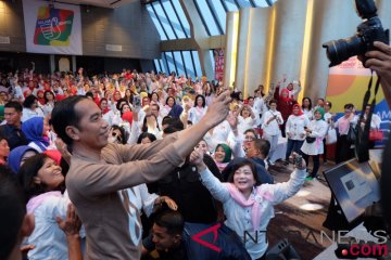 Jokowi harapkan caleg perempuan kampanye dari rumah ke rumah warga