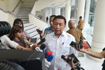 Wiranto: operasi penyelamatan korban penembakan KKB terus dilakukan