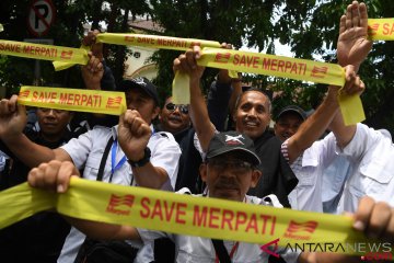 Aksi Karyawan Merpati Airlines