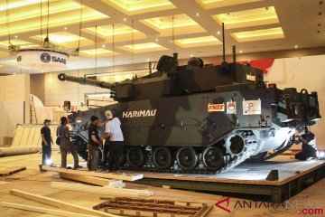 Jokowi berikan nama Medium Tank di "Indo Defence"