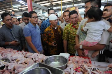 Sandiaga Uno Kunjungi Pasar Modern