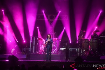 Kemarin, konser Kenny G hingga ponsel terbaru Xiaomi