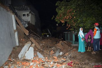 Longsor di Perumahan Kalisari Jakarta