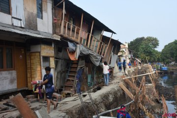 Longsor Bantaran Kali Ancol