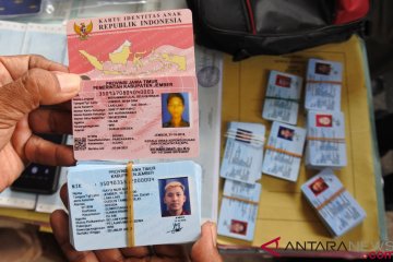 KTP Bupati Jember jadi barang bukti OTT