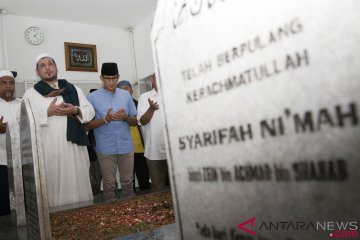 Sandiaga Uno Ziarah ke Makam Habib Ali Al Habsy