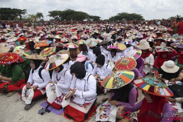 Sulam Tumpar Khas Suku Dayak Tunjung Benuaq