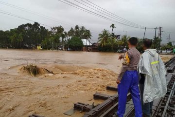 Sejumlah jembatan di Padang Pariaman ambruk dihantam arus sungai