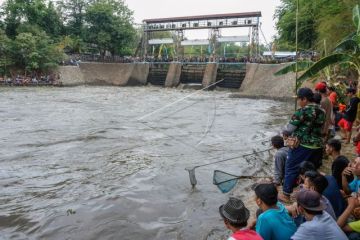 Bedah pintu bendung Gembiro