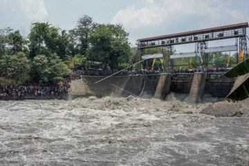 Bedah pintu bendung Gembiro