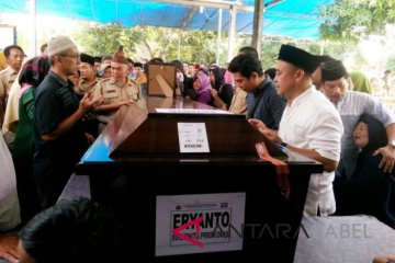 Jenazah Eryanto tiba di rumah duka