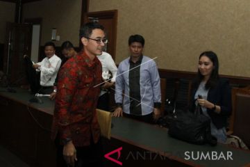 SIDANG PLEDOI ZUMI ZOLA
