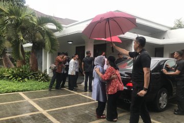 Jokowi makan siang di rumah JK di Makassar