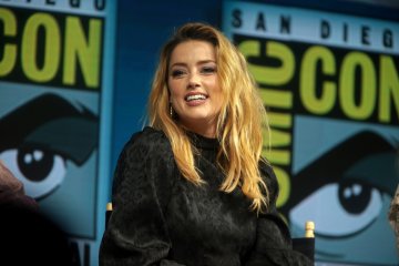 Amber Heard pernah dipecat setelah akui jadi korban KDRT Johnny Depp
